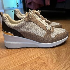 BRAND NEW Michael Khors Crista Trainers